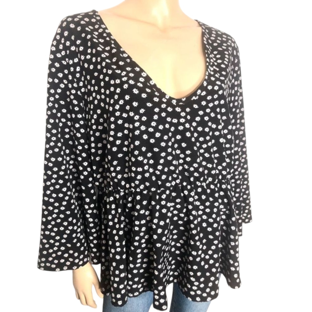 Black and White Ruffled Long Sleeve Blouse Sz. XXL - Picture 2 of 7
